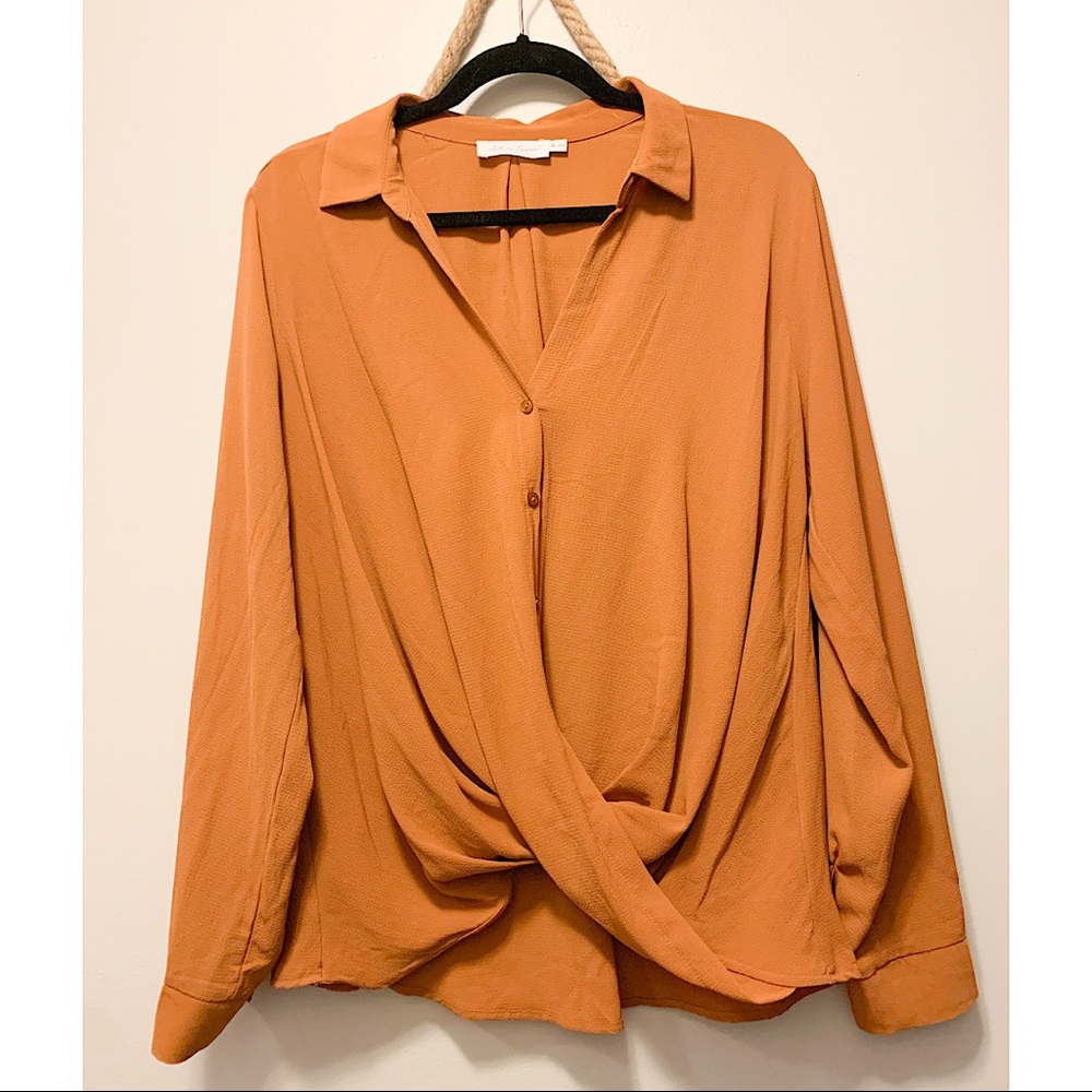 Classy and flirty twisted blouse